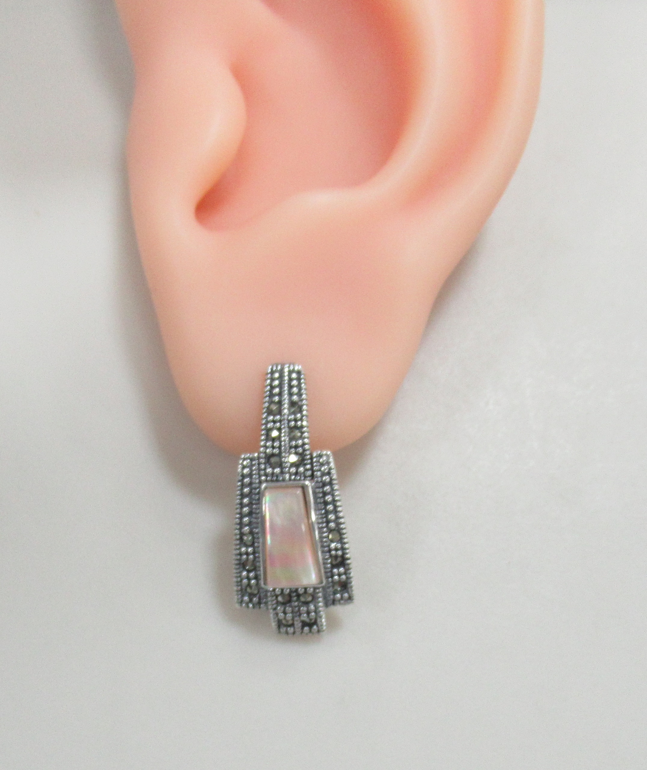 Серебряные серьги с розовым перламутром